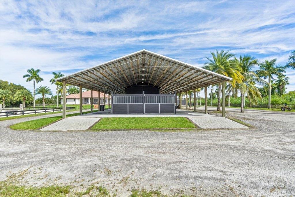 Image 12 of property listing at 2587 Skipiks Way, Wellington, FL 33470