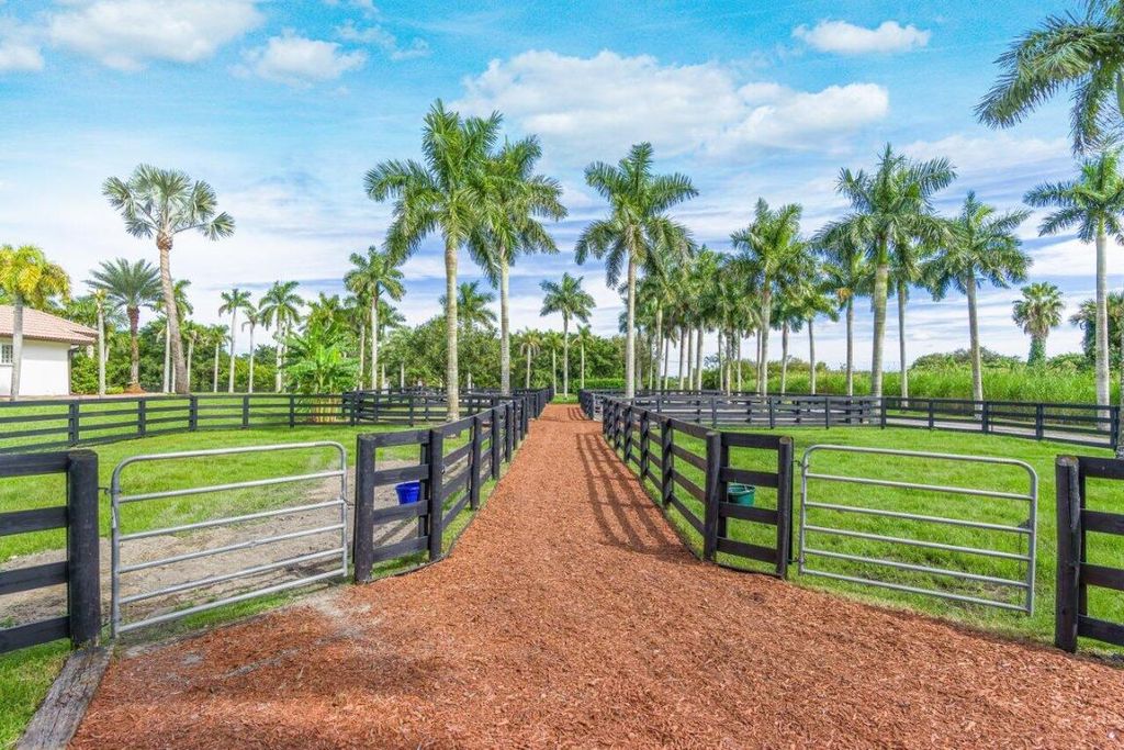 Image 15 of property listing at 2587 Skipiks Way, Wellington, FL 33470