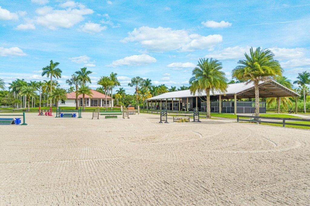 Image 19 of property listing at 2587 Skipiks Way, Wellington, FL 33470