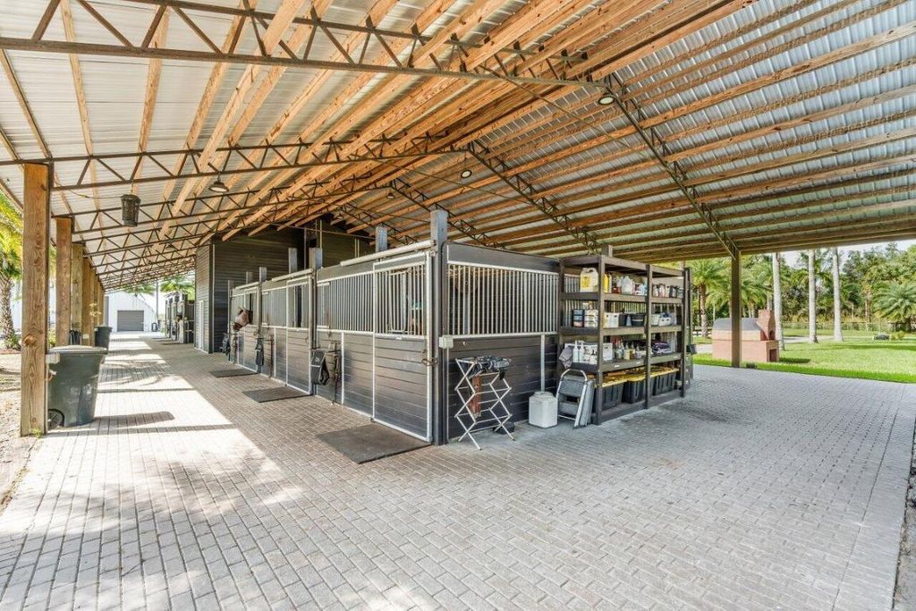 Image 2 of property listing at 2587 Skipiks Way, Wellington, FL 33470