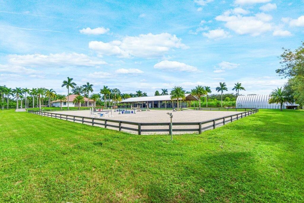 Image 20 of property listing at 2587 Skipiks Way, Wellington, FL 33470