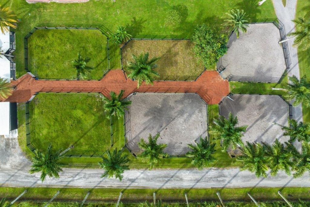 Image 23 of property listing at 2587 Skipiks Way, Wellington, FL 33470