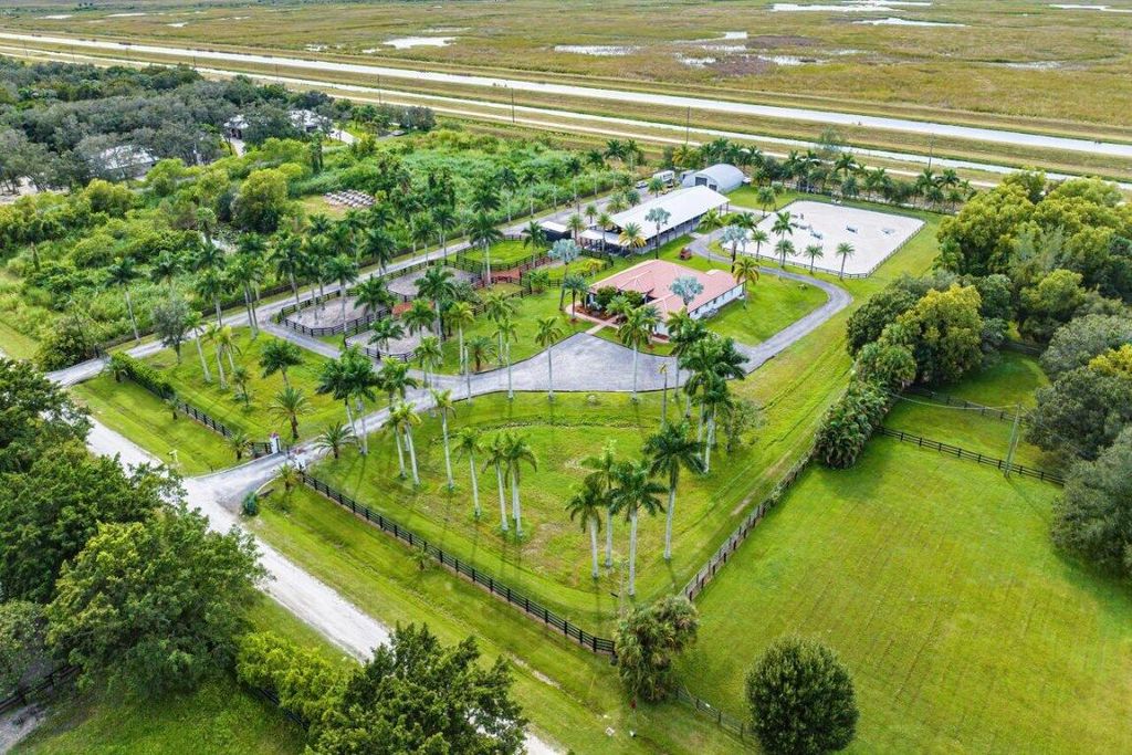 Image 24 of property listing at 2587 Skipiks Way, Wellington, FL 33470