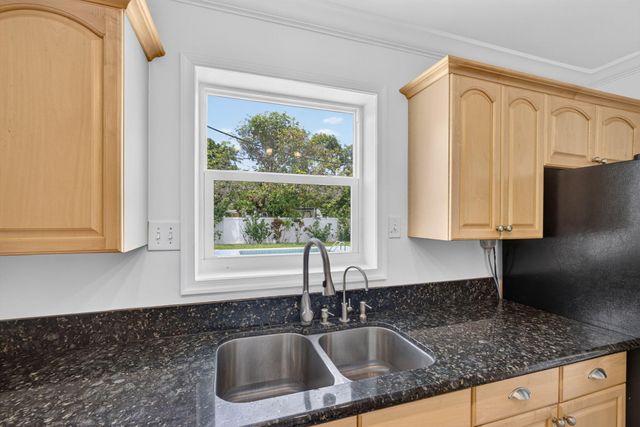 813 Date Palm Drive, Lake Park, FL 33403