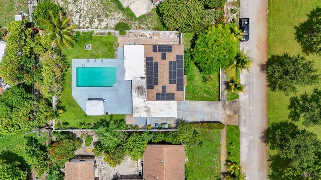 813 Date Palm Drive, Lake Park, FL 33403
