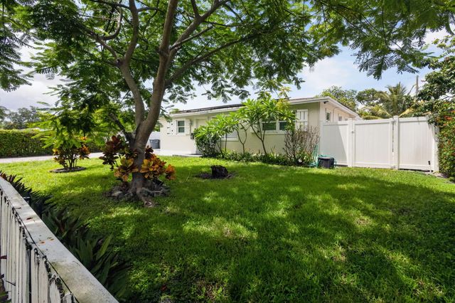 813 Date Palm Drive, Lake Park, FL 33403