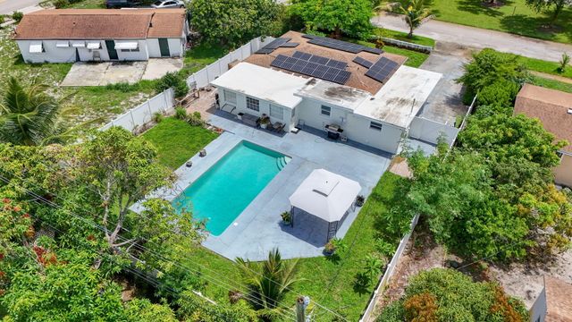 813 Date Palm Drive, Lake Park, FL 33403