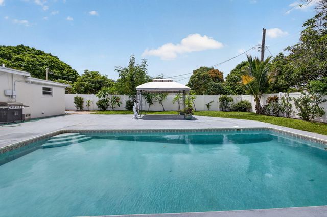 813 Date Palm Drive, Lake Park, FL 33403