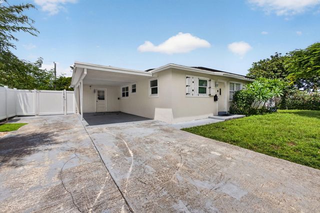 813 Date Palm Drive, Lake Park, FL 33403
