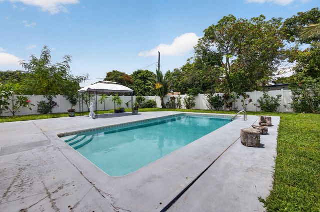 813 Date Palm Drive, Lake Park, FL 33403