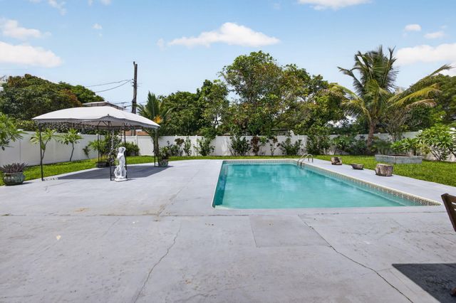 813 Date Palm Drive, Lake Park, FL 33403