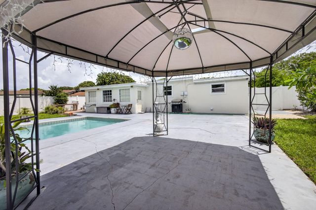 813 Date Palm Drive, Lake Park, FL 33403