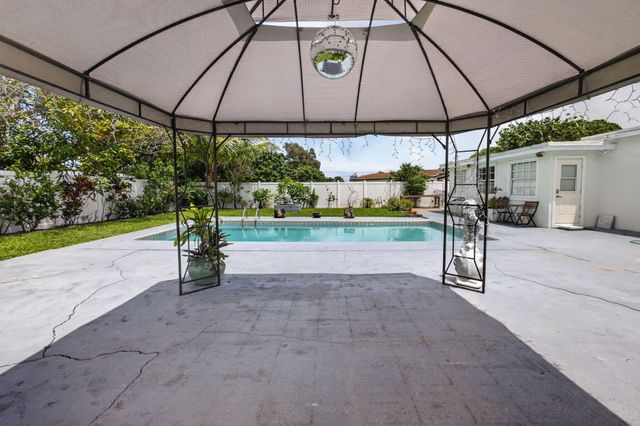 813 Date Palm Drive, Lake Park, FL 33403