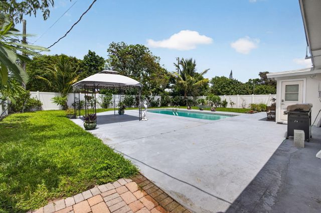 813 Date Palm Drive, Lake Park, FL 33403