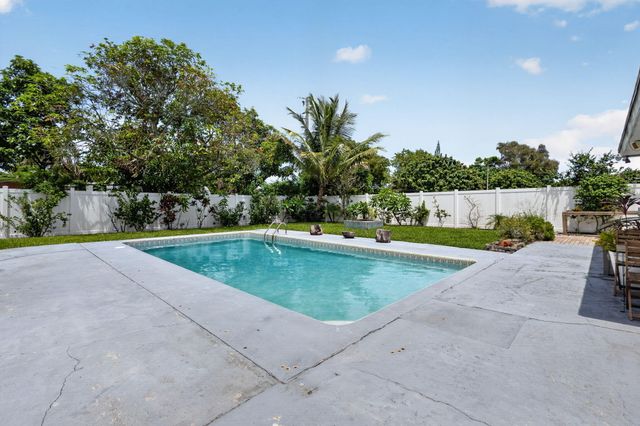 813 Date Palm Drive, Lake Park, FL 33403