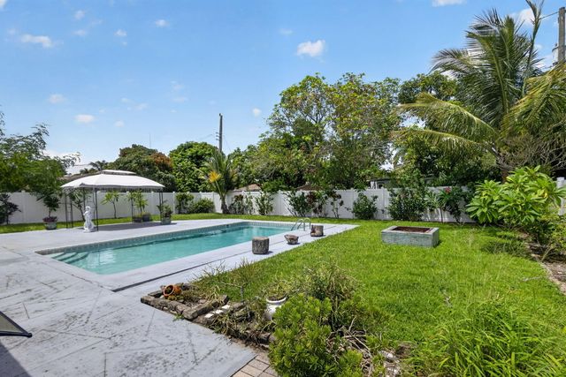 813 Date Palm Drive, Lake Park, FL 33403