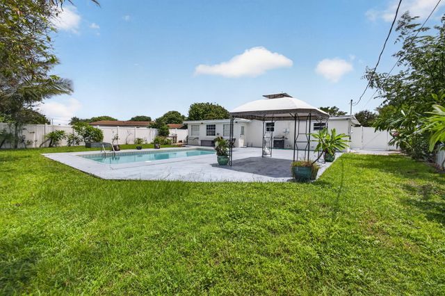 813 Date Palm Drive, Lake Park, FL 33403