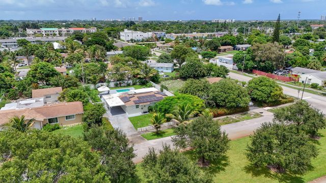 813 Date Palm Drive, Lake Park, FL 33403