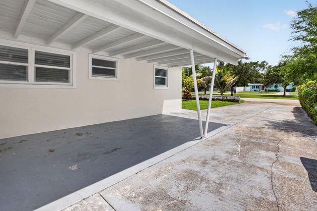 813 Date Palm Drive, Lake Park, FL 33403