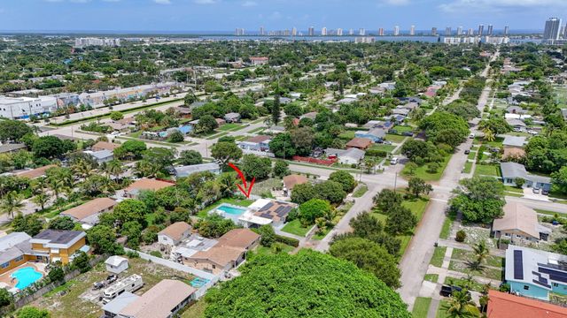813 Date Palm Drive, Lake Park, FL 33403