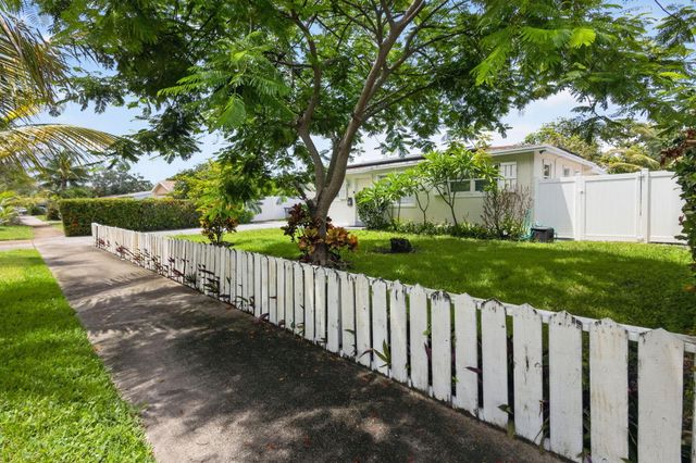 813 Date Palm Drive, Lake Park, FL 33403