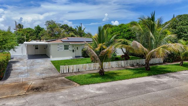 813 Date Palm Drive, Lake Park, FL 33403
