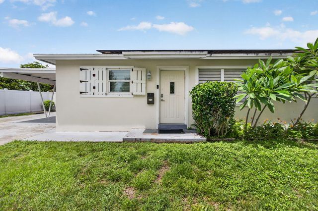 813 Date Palm Drive, Lake Park, FL 33403