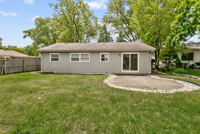 1930 Arthur Drive, Waukegan, IL 60087