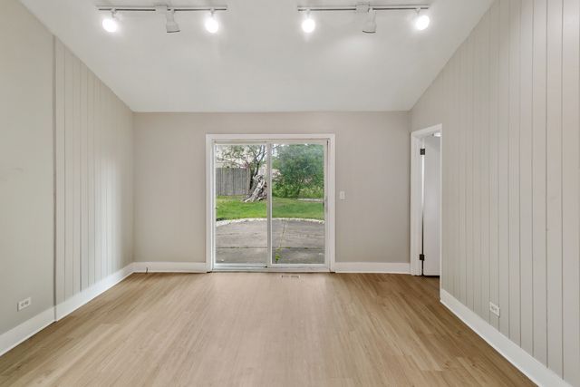 1930 Arthur Drive, Waukegan, IL 60087