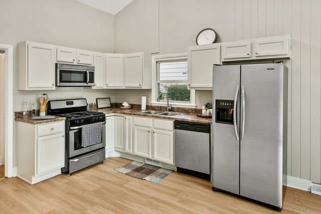 1930 Arthur Drive, Waukegan, IL 60087