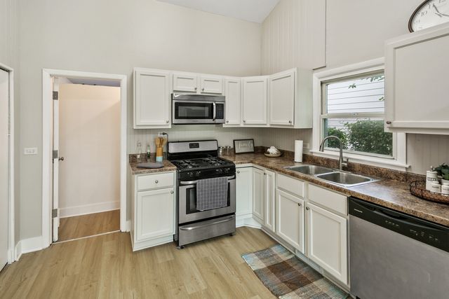 1930 Arthur Drive, Waukegan, IL 60087