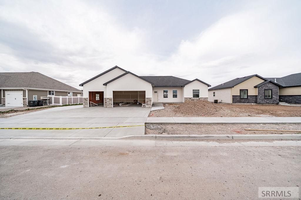 Image 2 of property listing at 1631 Palm Springs Drive, Idaho Falls, ID 83404