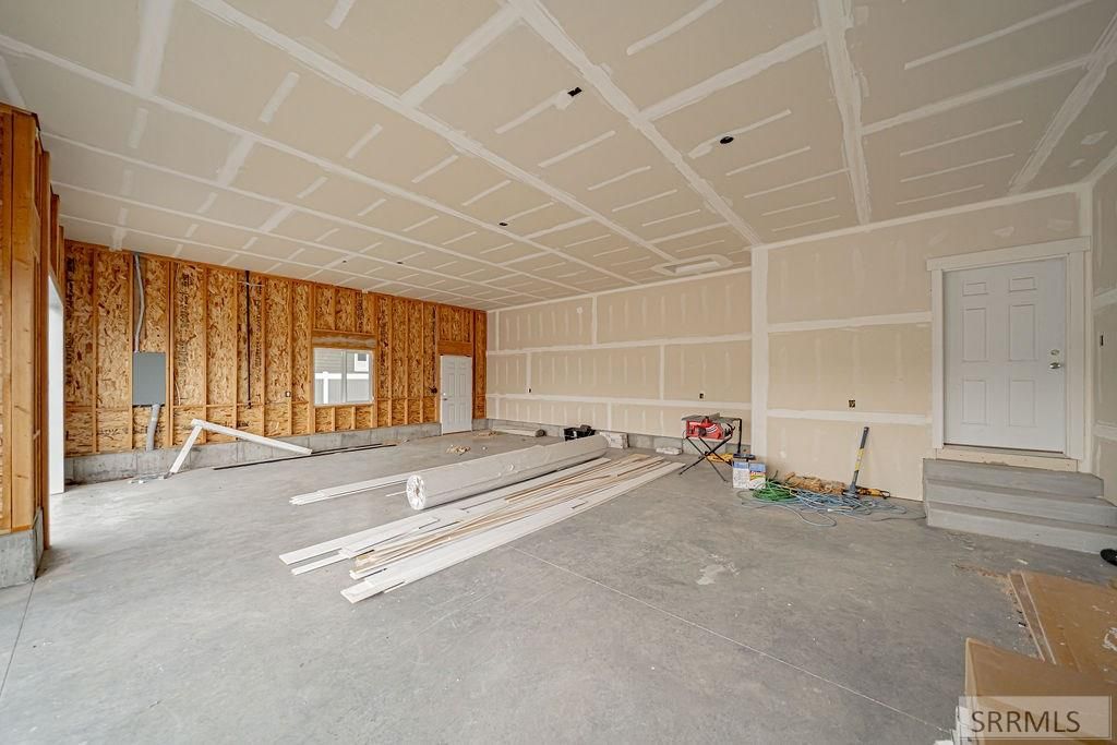 Image 3 of property listing at 1631 Palm Springs Drive, Idaho Falls, ID 83404