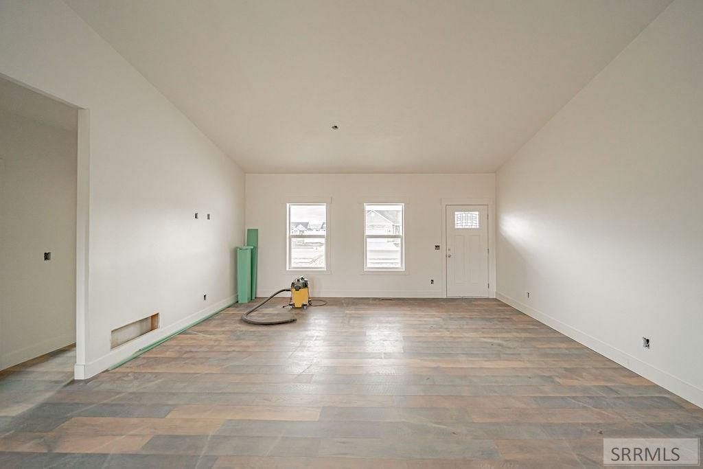 Image 5 of property listing at 1631 Palm Springs Drive, Idaho Falls, ID 83404