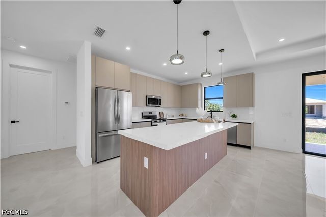 2707 29th ST SW, Lehigh Acres, FL 33976