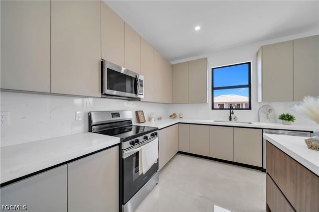 2707 29th ST SW, Lehigh Acres, FL 33976