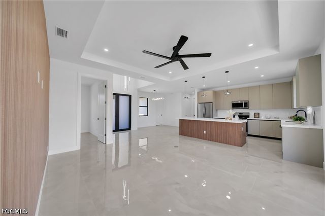 2707 29th ST SW, Lehigh Acres, FL 33976