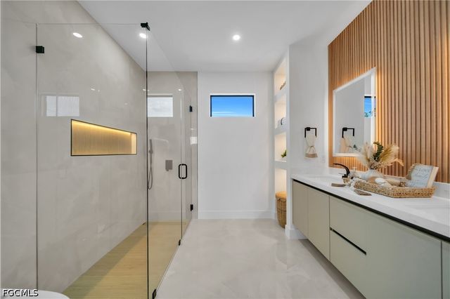 2707 29th ST SW, Lehigh Acres, FL 33976