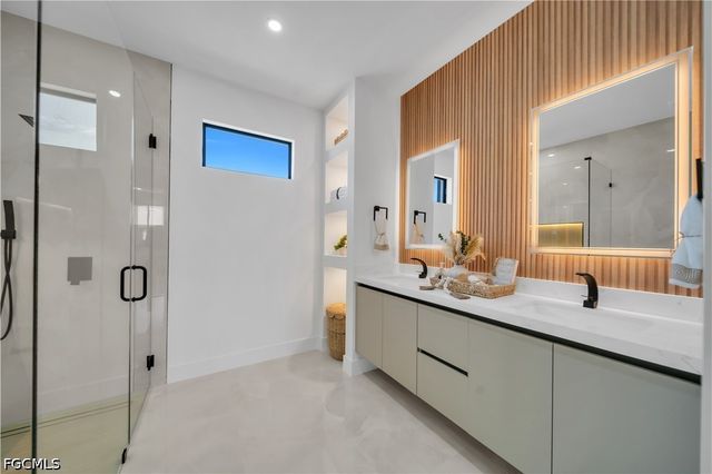 2707 29th ST SW, Lehigh Acres, FL 33976