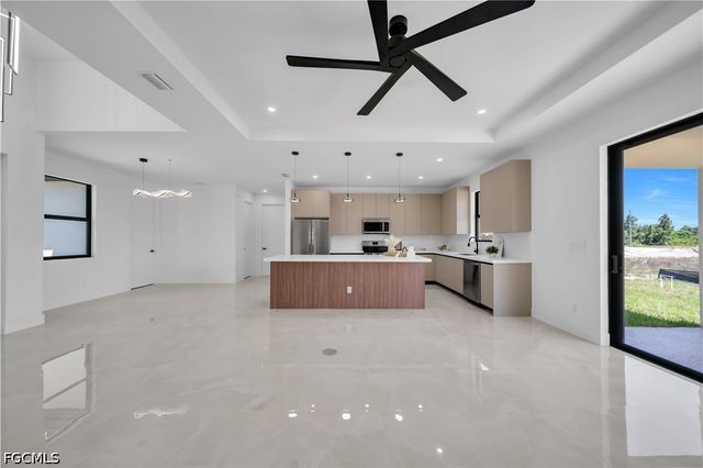 2707 29th ST SW, Lehigh Acres, FL 33976