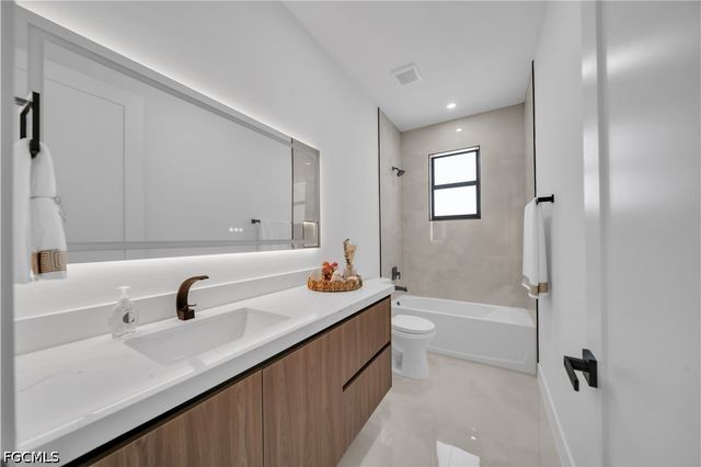 2707 29th ST SW, Lehigh Acres, FL 33976