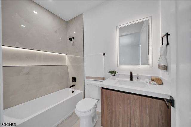 2707 29th ST SW, Lehigh Acres, FL 33976