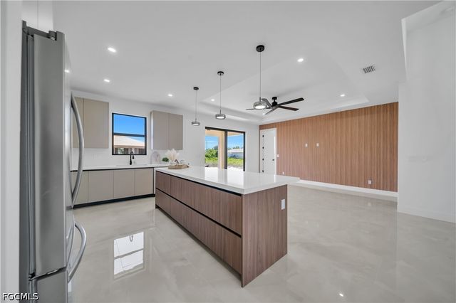 2707 29th ST SW, Lehigh Acres, FL 33976