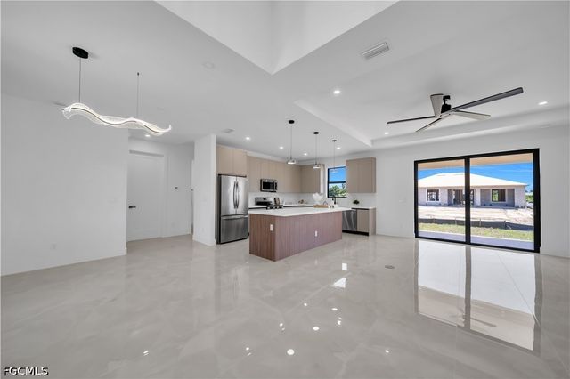 2707 29th ST SW, Lehigh Acres, FL 33976