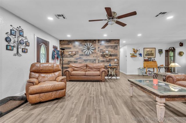 30 Peach Street, Healdton, OK 73438