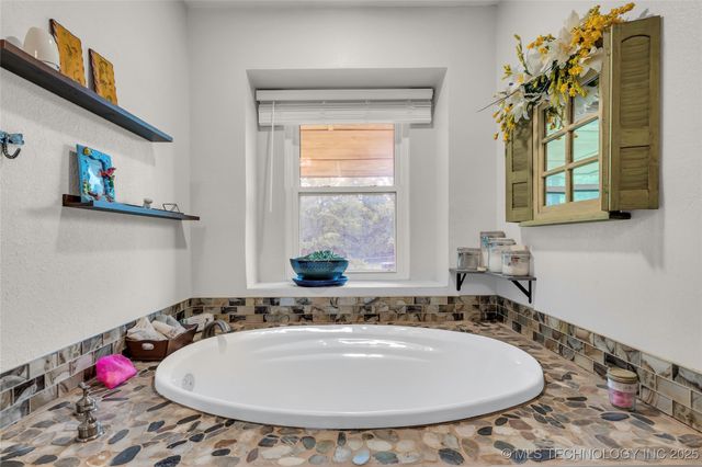 30 Peach Street, Healdton, OK 73438