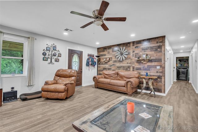 30 Peach Street, Healdton, OK 73438