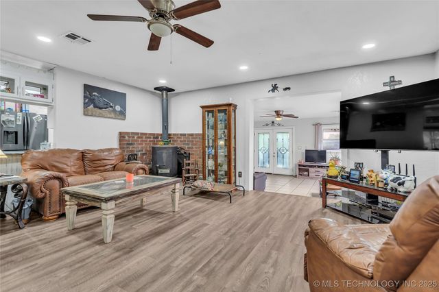 30 Peach Street, Healdton, OK 73438