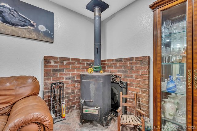 30 Peach Street, Healdton, OK 73438