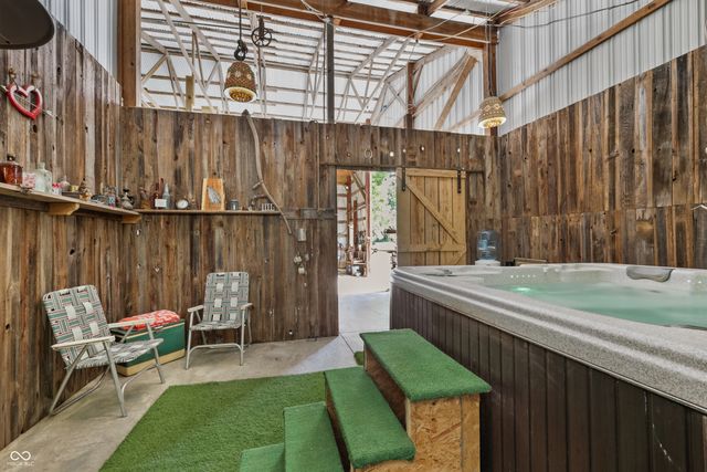 6442 S 300 W, Trafalgar, IN 46181
